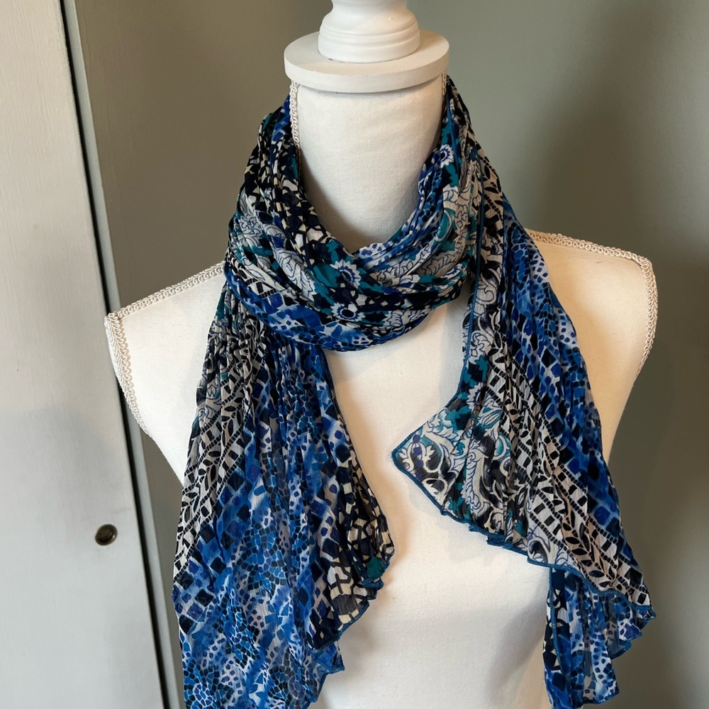 Chico’s Beautiful Blue Scarf